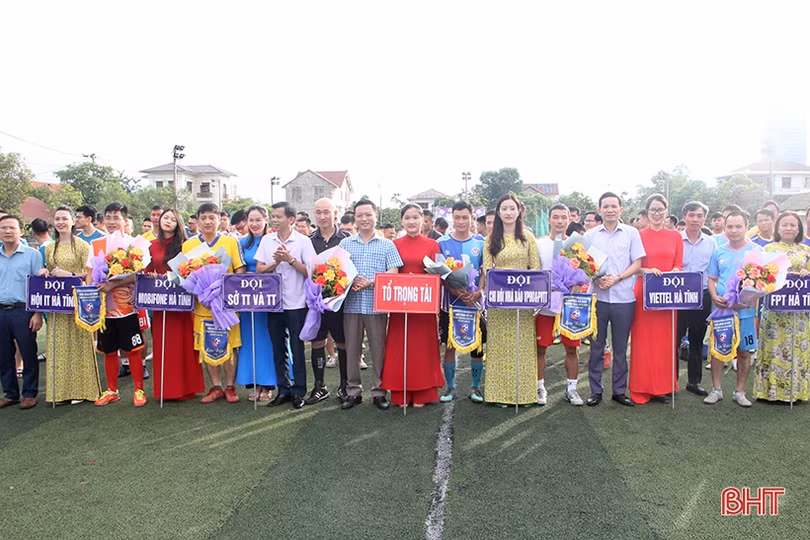 Khởi tranh Giải Bóng đá truyền thống ngành TT&TT Hà Tĩnh lần thứ V