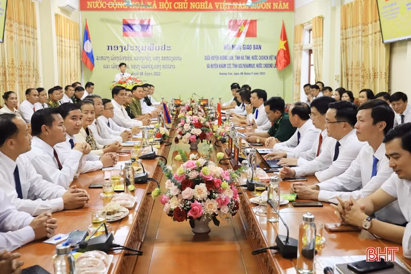 Hội nghị giao ban hai huyện Hương Sơn và Khăm Cợt