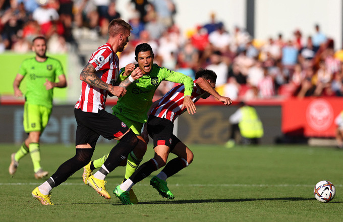 Thảm bại trước Brentford, MU xuống đáy BXH Premier League 2022/23