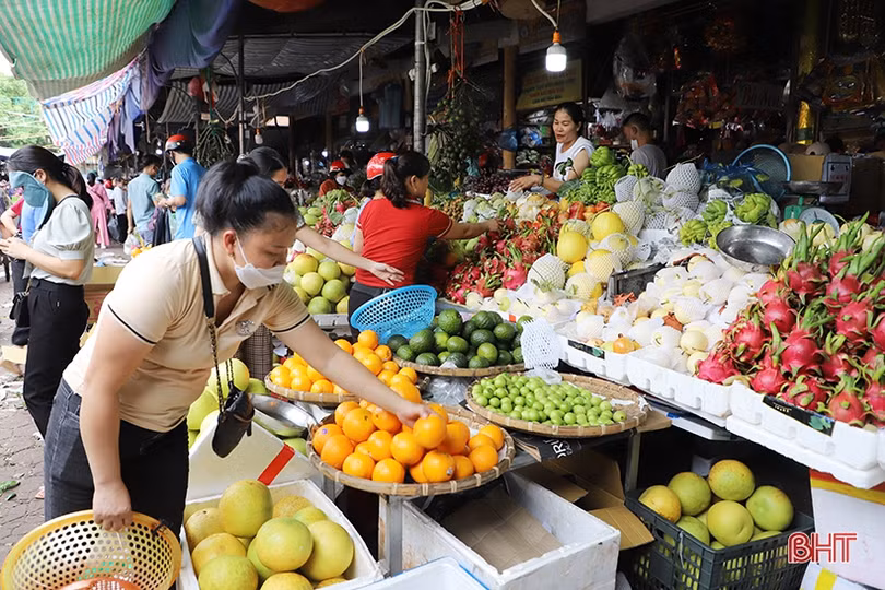 Nhộn nhịp thị trường Rằm tháng bảy ở Hà Tĩnh