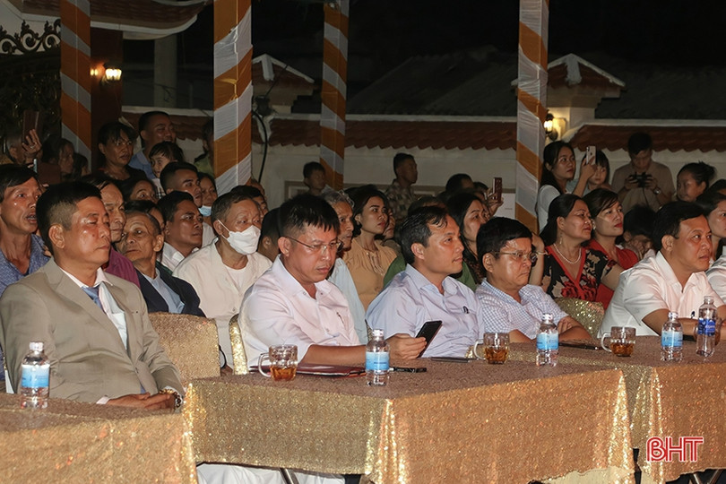 Doanh nhân quê Hà Tĩnh trao 200 triệu đồng cho hộ nghèo, học sinh khó khăn