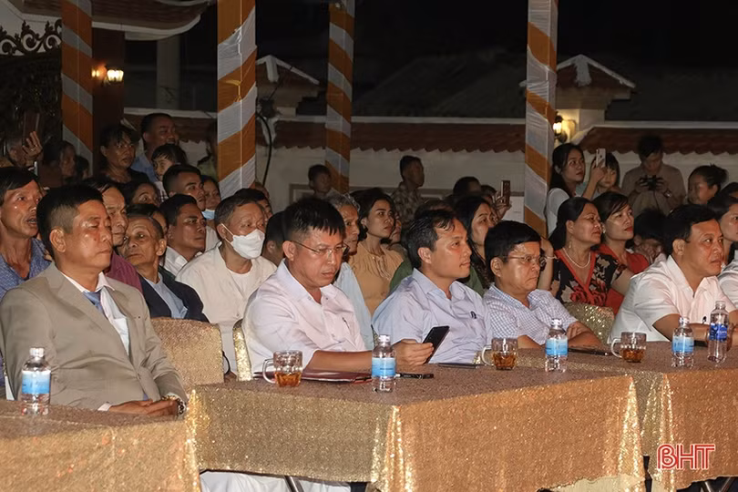 Doanh nhân quê Hà Tĩnh trao 200 triệu đồng cho hộ nghèo, học sinh khó khăn