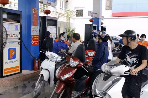 Giảm 10% thuế nhập khẩu ưu đãi mặt hàng xăng động cơ, không pha chì