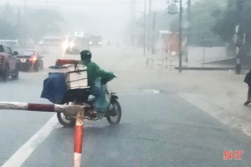 Mưa lớn kéo dài, nhiều tuyến đường tại thị xã Kỳ Anh ngập cục bộ