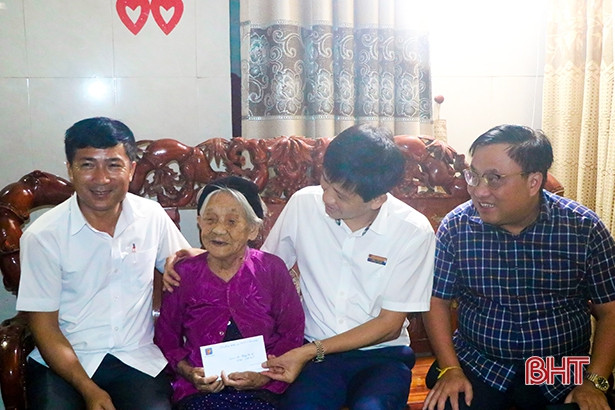 Trao 160 triệu đồng xây nhà nhân ái tại huyện Kỳ Anh