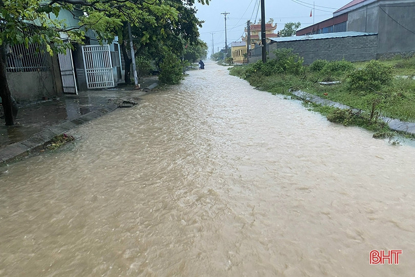 Mưa lớn kéo dài, nhiều tuyến đường tại thị xã Kỳ Anh ngập cục bộ