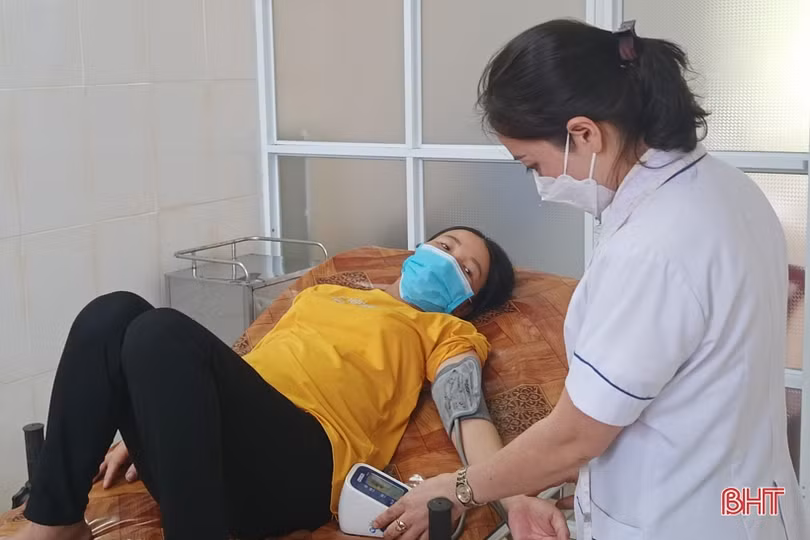 Phụ nữ Hà Tĩnh được tư vấn, hướng dẫn cách nuôi con bằng sữa mẹ