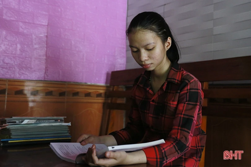 “Kỳ cuối em đủ tiền nộp học rồi, muốn nhường sự giúp đỡ cho bạn khác khó khăn hơn”