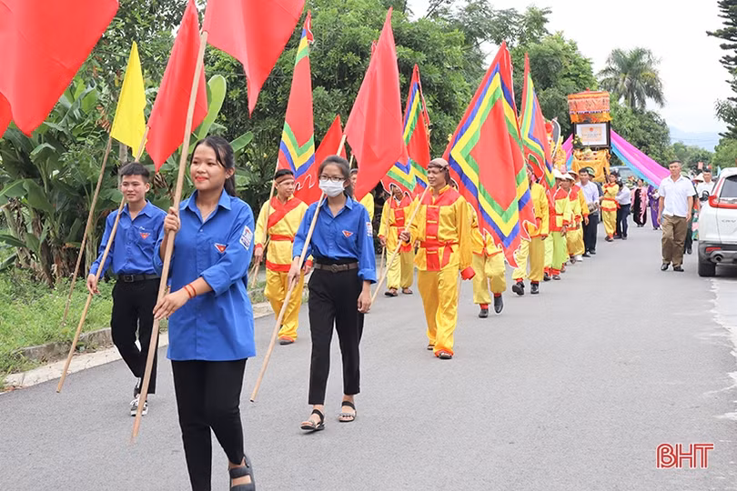 Đón nhận bằng xếp hạng di tích lịch sử - văn hóa cấp tỉnh nhà thờ Trần Văn Tùy
