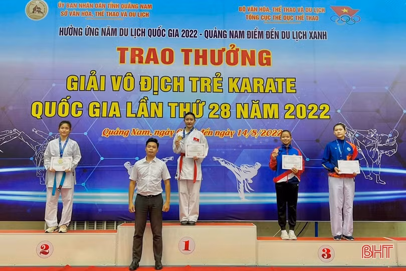 Hà Tĩnh giành 15 huy chương tại Giải vô địch trẻ Karate quốc gia