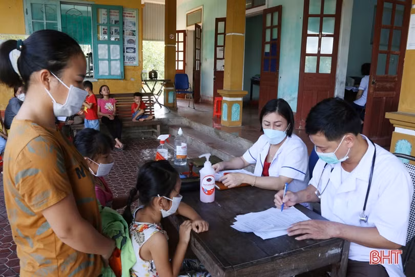 Tiêm vắc-xin phòng COVID-19 ở Hà Tĩnh: Nhiều địa phương đang đạt ở mức thấp