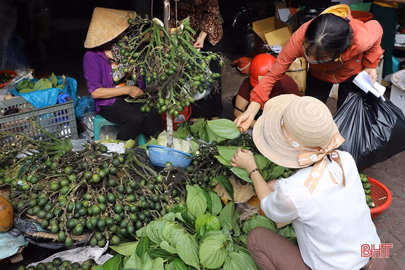 Nhộn nhịp thị trường Rằm tháng bảy ở Hà Tĩnh