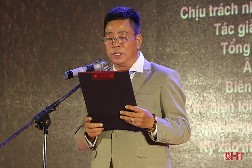 Doanh nhân quê Hà Tĩnh trao 200 triệu đồng cho hộ nghèo, học sinh khó khăn