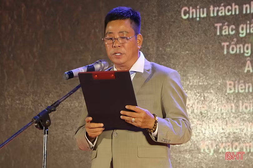 Doanh nhân quê Hà Tĩnh trao 200 triệu đồng cho hộ nghèo, học sinh khó khăn