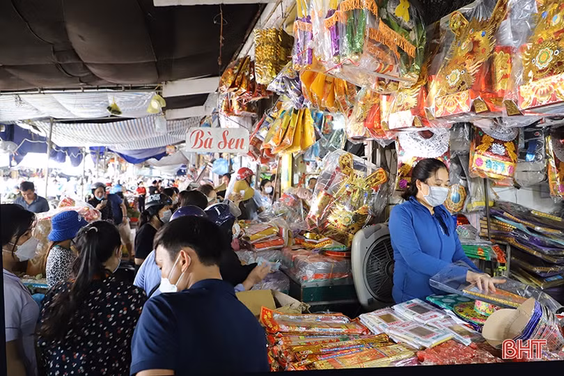 Nhộn nhịp thị trường Rằm tháng bảy ở Hà Tĩnh