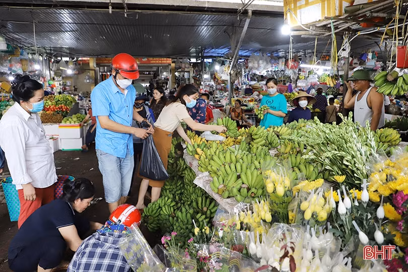 Nhộn nhịp thị trường Rằm tháng bảy ở Hà Tĩnh