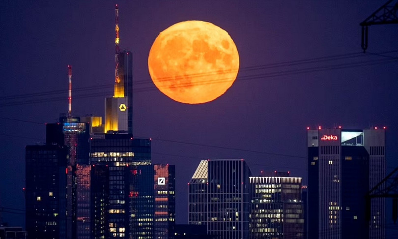 Siêu trăng “Cá tầm” rực rỡ trên bầu trời thế giới