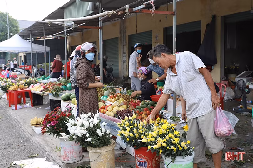 Nhộn nhịp thị trường Rằm tháng bảy ở Hà Tĩnh