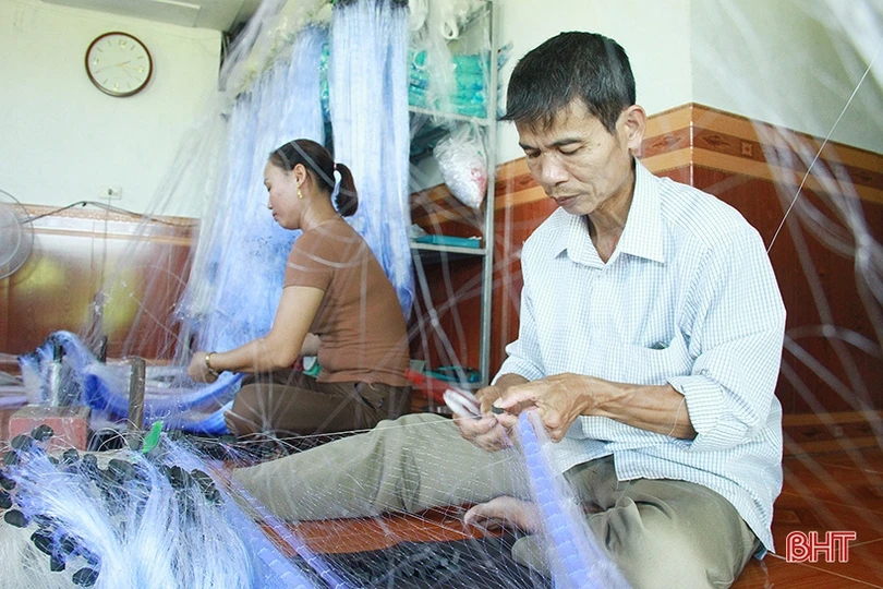 Tổ hợp tác sản xuất lưới cá ở Nghi Xuân tạo việc làm cho nhiều hoàn cảnh khó khăn