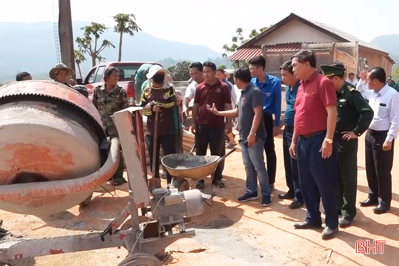 Nghĩa tình Hương Sơn - Khăm Cợt ngày càng sắt son, bền chặt