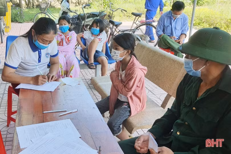 Tiêm vắc-xin phòng COVID-19 ở Hà Tĩnh: Nhiều địa phương đang đạt ở mức thấp