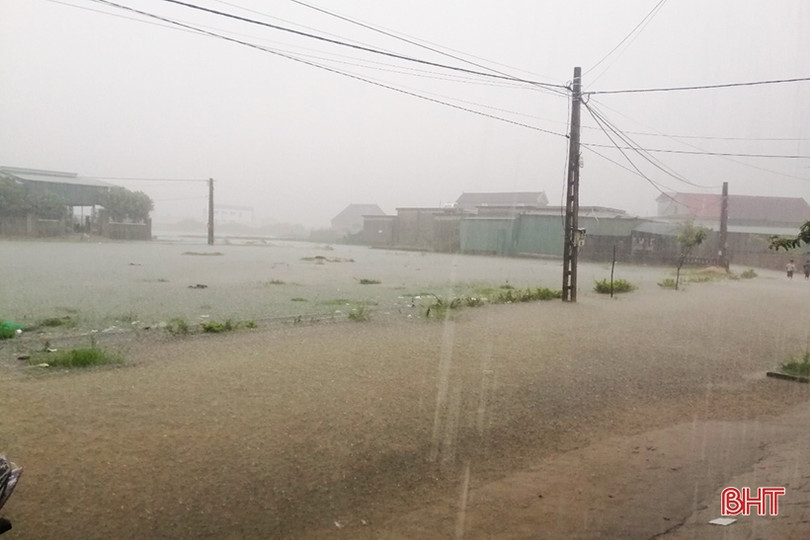 Mưa lớn kéo dài, nhiều tuyến đường tại thị xã Kỳ Anh ngập cục bộ