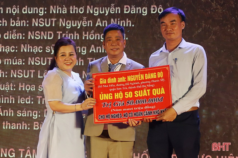 Doanh nhân quê Hà Tĩnh trao 200 triệu đồng cho hộ nghèo, học sinh khó khăn