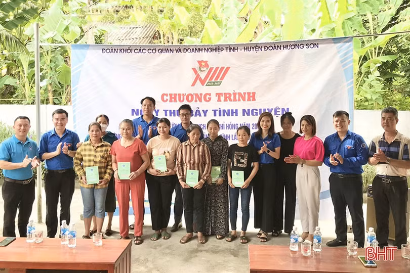 “Tổ tư vấn áo xanh” mang trí tuệ, nhiệt huyết của tuổi trẻ về với người dân