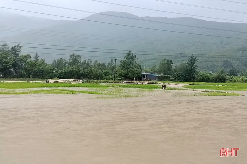 Mưa lớn kéo dài, nhiều tuyến đường tại thị xã Kỳ Anh ngập cục bộ