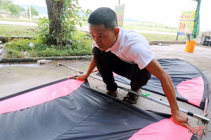 Độc đáo nghề làm diều sáo ở quê mẹ Đại danh y Lê Hữu Trác