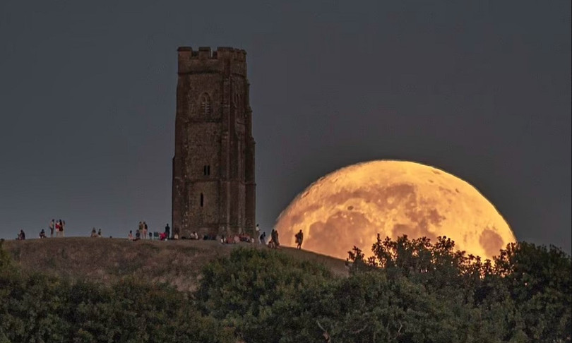 Siêu trăng “Cá tầm” rực rỡ trên bầu trời thế giới