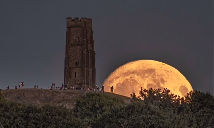 Siêu trăng “Cá tầm” rực rỡ trên bầu trời thế giới
