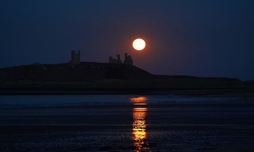 Siêu trăng “Cá tầm” rực rỡ trên bầu trời thế giới