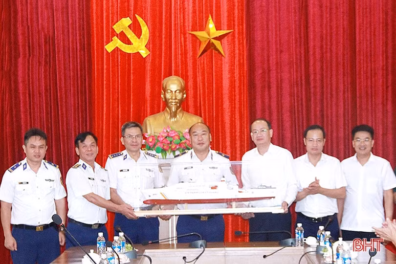 Cảnh sát biển Việt Nam khảo sát xây dựng trung tâm huấn luyện ở Nghi Xuân