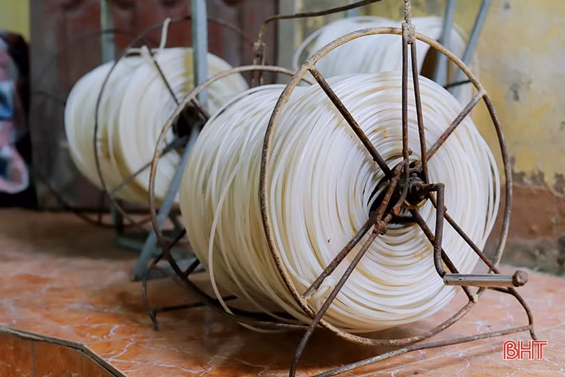 Độc đáo nghề làm diều sáo ở quê mẹ Đại danh y Lê Hữu Trác