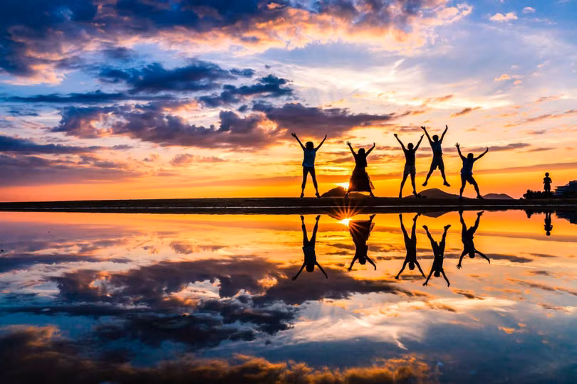 Bãi biển như tấm gương soi trời ở Nhật Bản