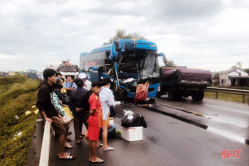 3 xe tông nhau trên tuyến tránh TP Hà Tĩnh, một người tử vong