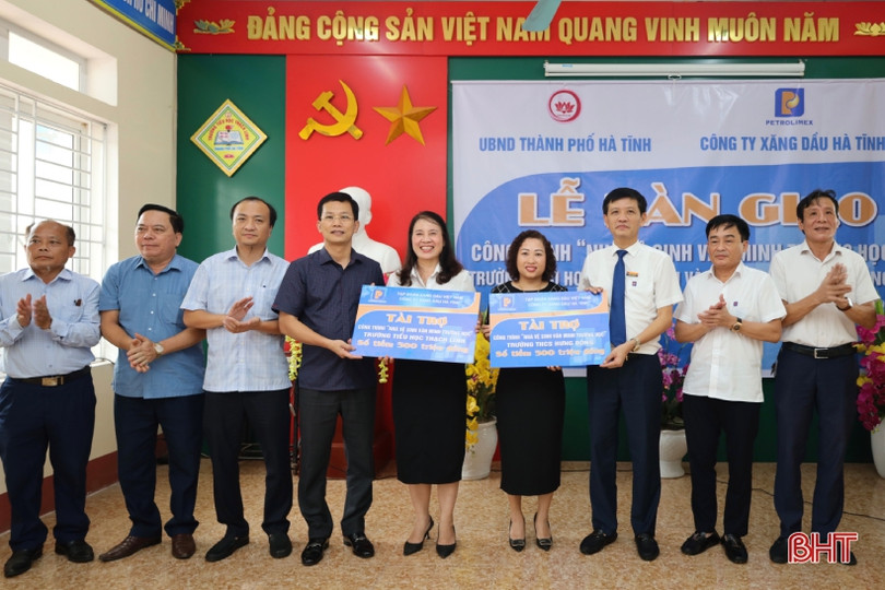 Bàn giao 2 công trình “Nhà vệ sinh văn minh trường học” tại TP Hà Tĩnh