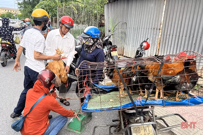 Nhộn nhịp thị trường Rằm tháng bảy ở Hà Tĩnh
