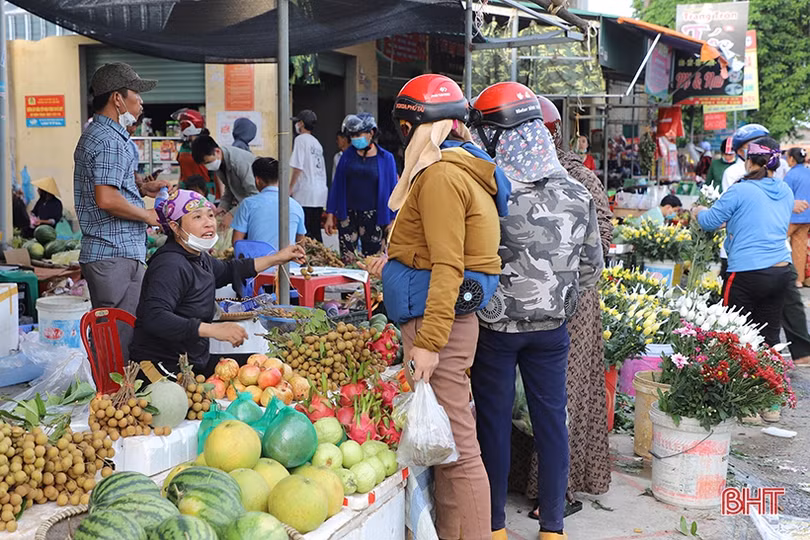 Nhộn nhịp thị trường Rằm tháng bảy ở Hà Tĩnh