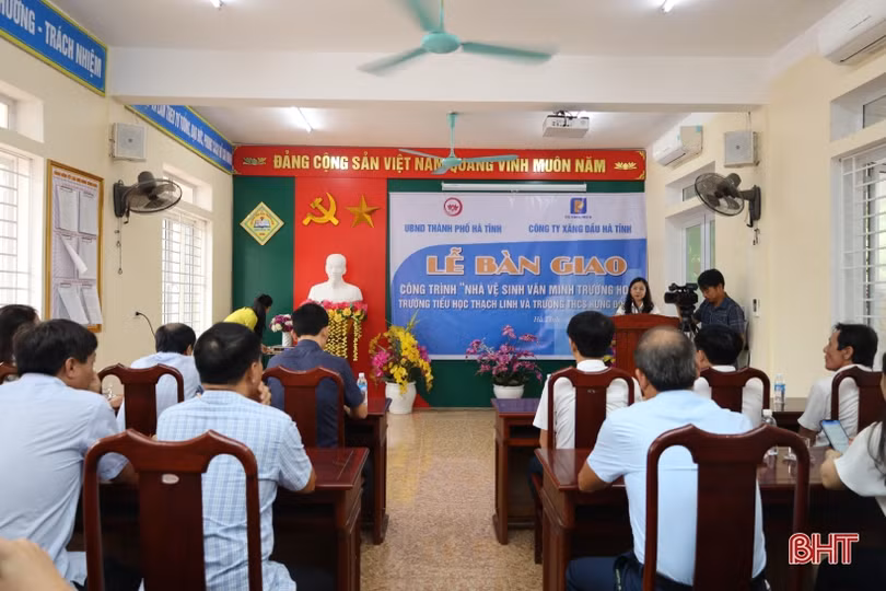 Bàn giao 2 công trình “Nhà vệ sinh văn minh trường học” tại TP Hà Tĩnh