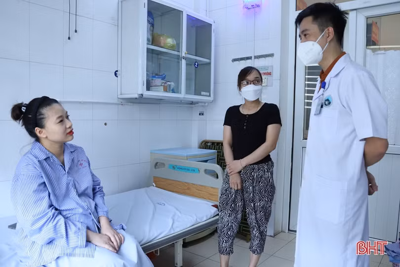 Phụ nữ Hà Tĩnh được tư vấn, hướng dẫn cách nuôi con bằng sữa mẹ