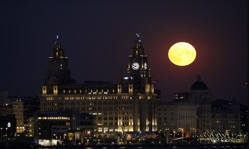 Siêu trăng “Cá tầm” rực rỡ trên bầu trời thế giới