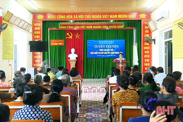 Trao tặng 3.152 bếp đun tiết kiệm năng lượng cho phụ nữ ở TP Hà Tĩnh