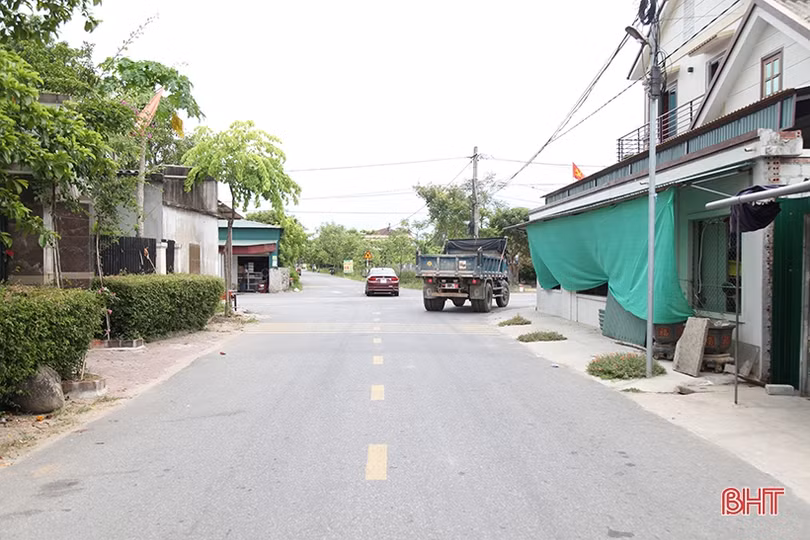 Nhiều biện pháp hạn chế tai nạn giao thông tại nút giao quốc lộ 8C ở Cẩm Xuyên