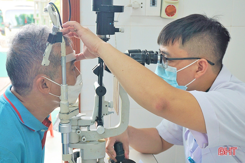 Khám, cấp thuốc miễn phí cho người có công ở Hương Khê
