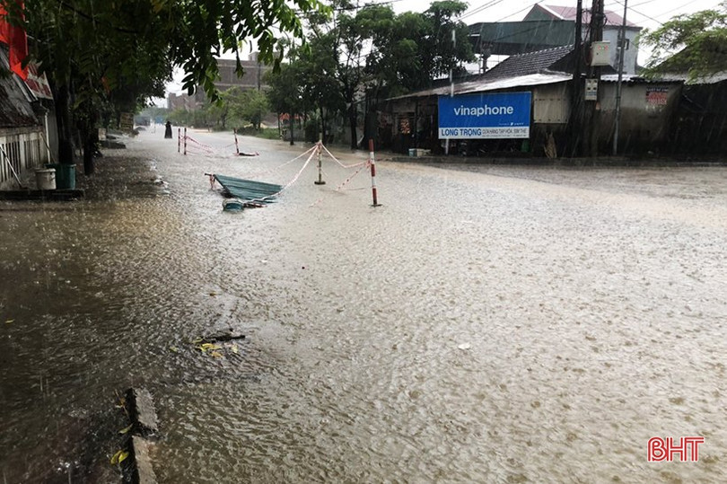 Mưa lớn kéo dài, nhiều tuyến đường tại thị xã Kỳ Anh ngập cục bộ