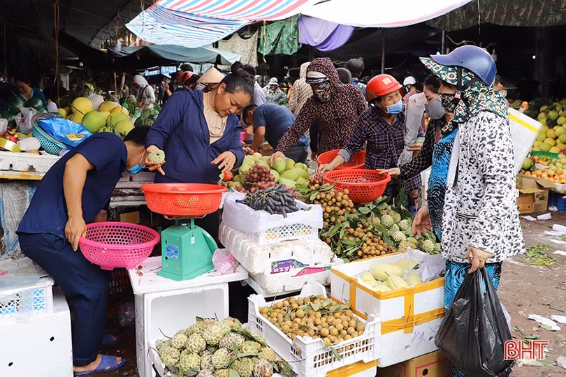 Nhộn nhịp thị trường Rằm tháng bảy ở Hà Tĩnh