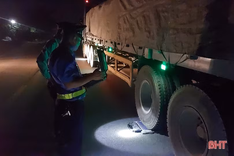 Giải pháp nào ngăn chặn triệt để xe quá khổ, quá tải ở Hà Tĩnh?