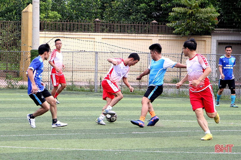 Khởi tranh Giải Bóng đá truyền thống ngành TT&TT Hà Tĩnh lần thứ V